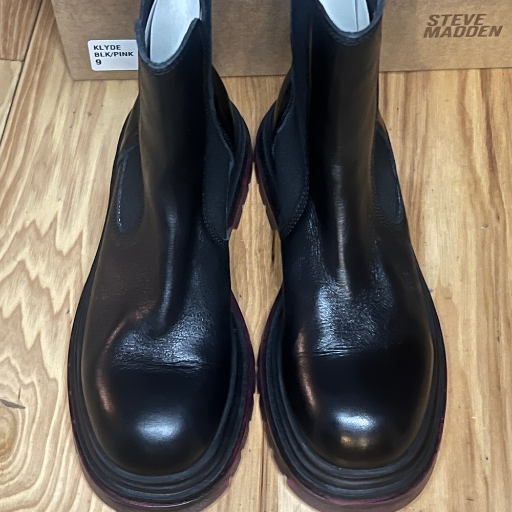 Women’s Boots Size 9